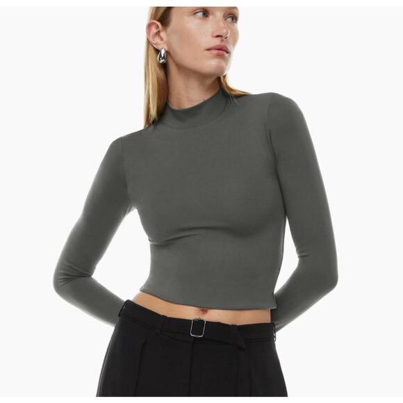Aritzia Babaton Gray Mockneck Long Sleeve Stretchy Crop Shirt Women size Medium - Picture 1 of 9